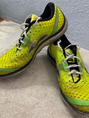 Brooks Womens Pure Connect Running Shoes SZ 10 M lightweight Outdoor